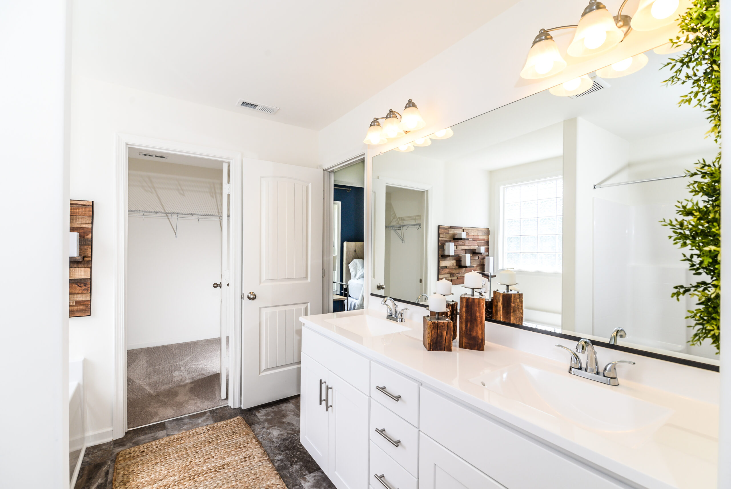 Elmsted 4 or 5 bedroom home by Boyd Homes bathroom with dual vanity and soaking tub